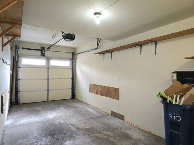 Building Photo - 310 Russet Way