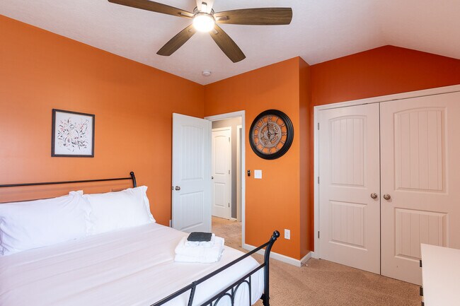 Building Photo - 4830 Fairmont Dr