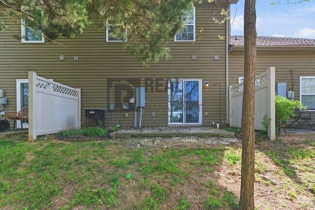 Building Photo - 1518 Hamden Dr