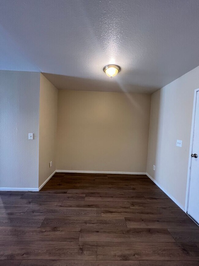 Building Photo - 8609 Lyn River Ct