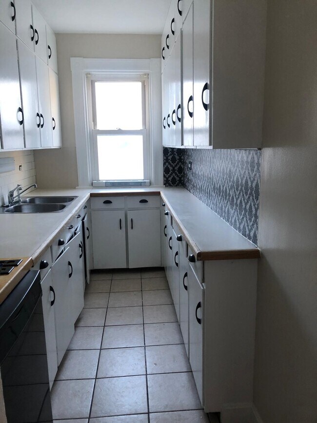 Building Photo - 390 Pearl St