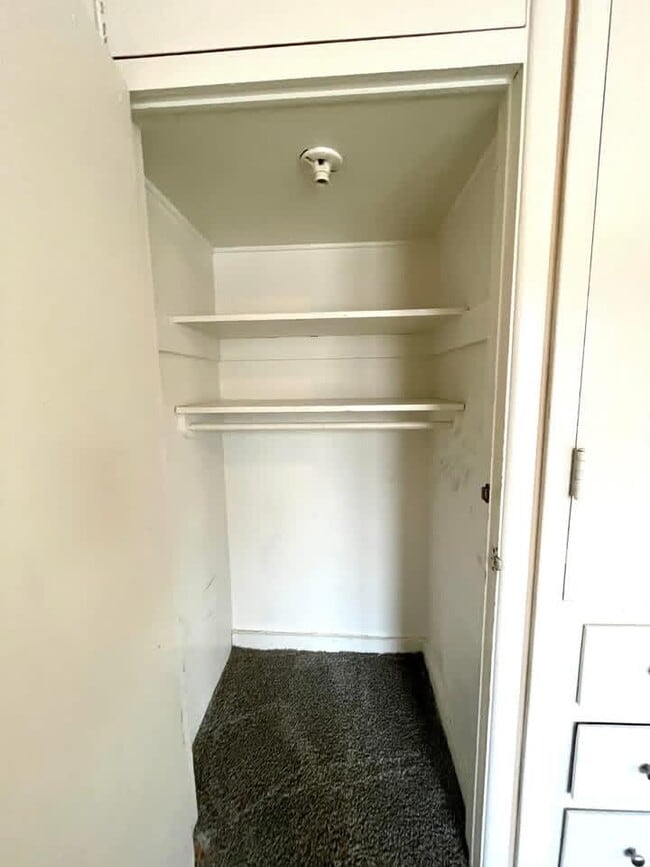 Building Photo - 823 G St NW