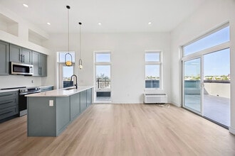 Building Photo - 2560 Jasper St,