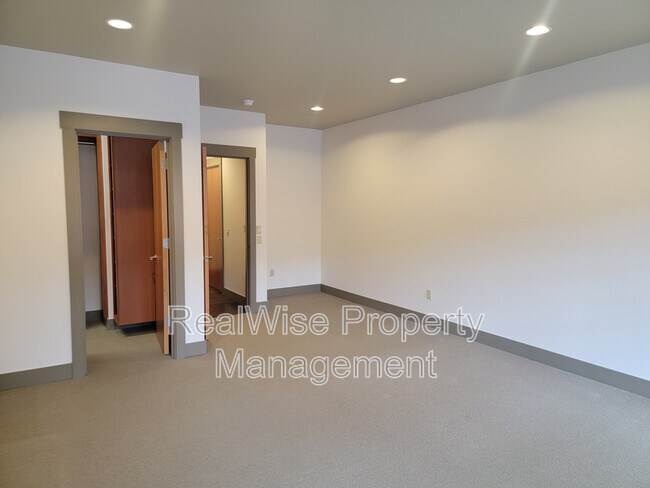 Building Photo - 16 SW Wall St
