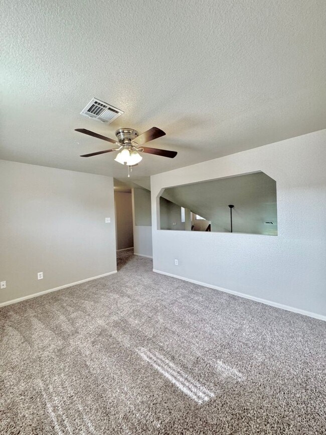 Building Photo - Desirable Highlands at Sagert Ranch Neighborhood!! Features 4 Bedrooms, 2.25 Bath, 2 Car Garage Home