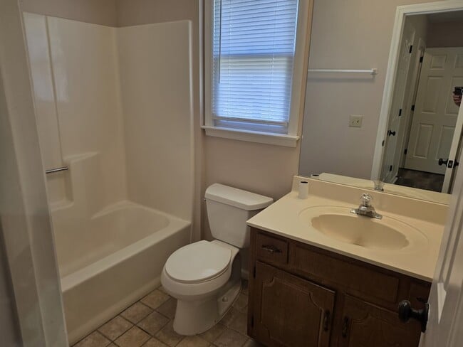 Building Photo - 7875 Saundersville Rd