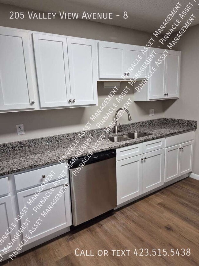 Building Photo - 205 Valley View Ave