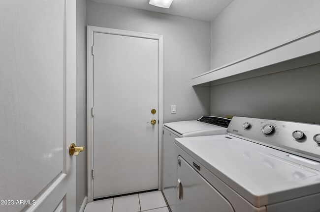 Building Photo - 4728 E South Fork Dr
