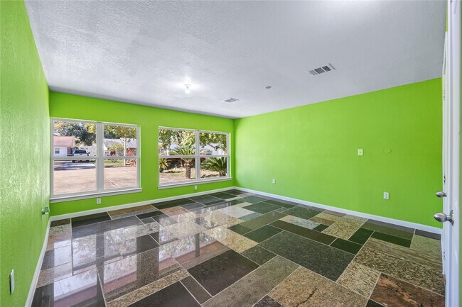 Building Photo - 9326 Eblen Dr