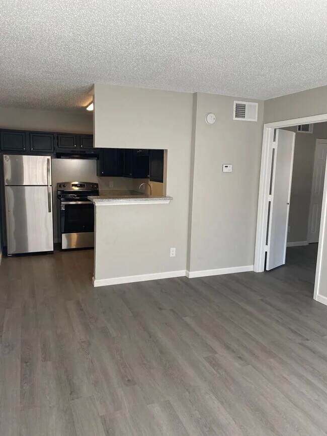 Building Photo - Charming 1-Bedroom Condo in Gated North Da...