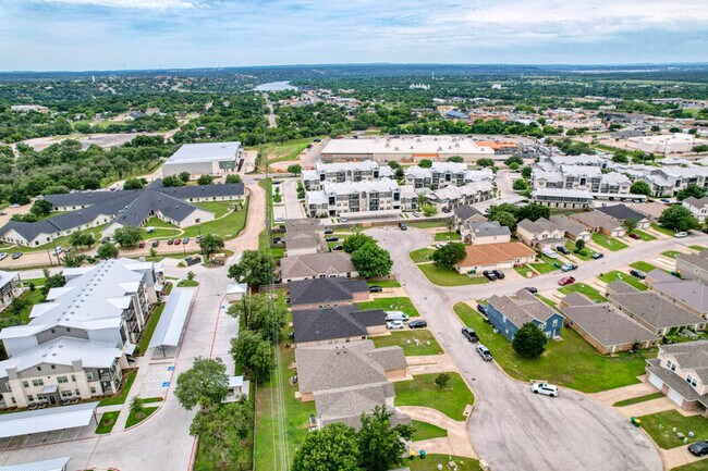 Building Photo - 1511 N Claremont Cir