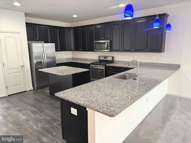 Building Photo - 9610 Eaves Dr