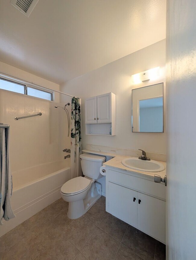Building Photo - Corner Lot Home in Escondido!