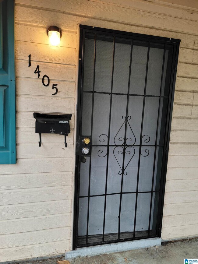 Building Photo - 1405 Woodward Rd