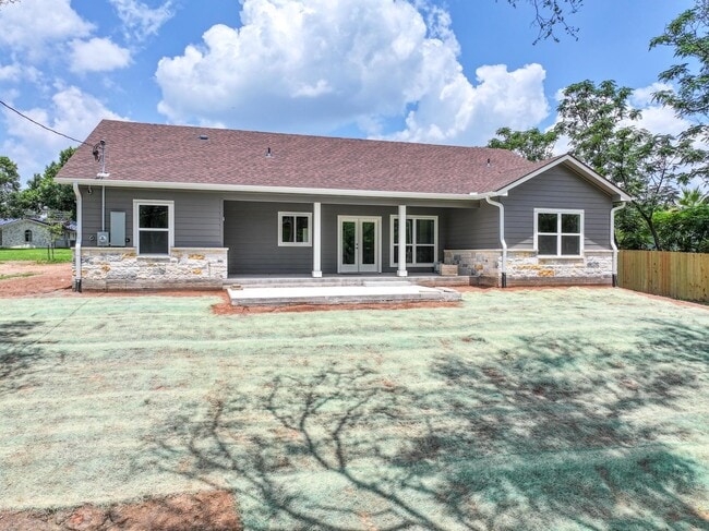 Building Photo - 1415 Bluebonnet Dr