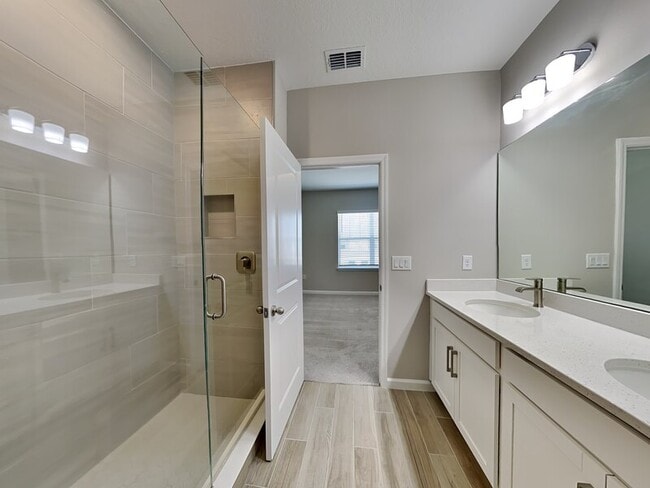 Building Photo - 637 Bayhawk St