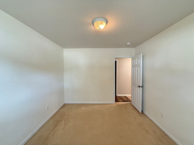 Building Photo - 4433 Paula Dr