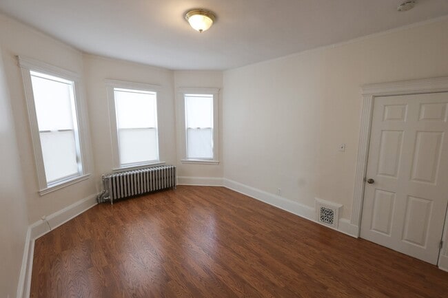 Building Photo - 421 Seaver St