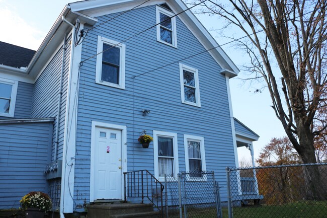 Building Photo - 680 Main St