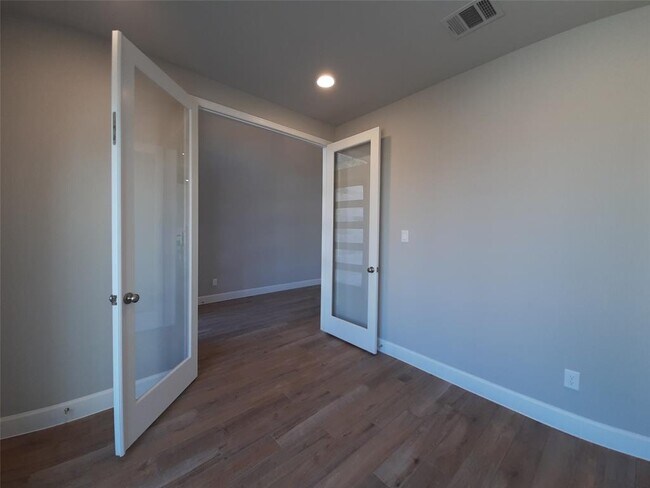 Building Photo - 7575 Pemberley Ct
