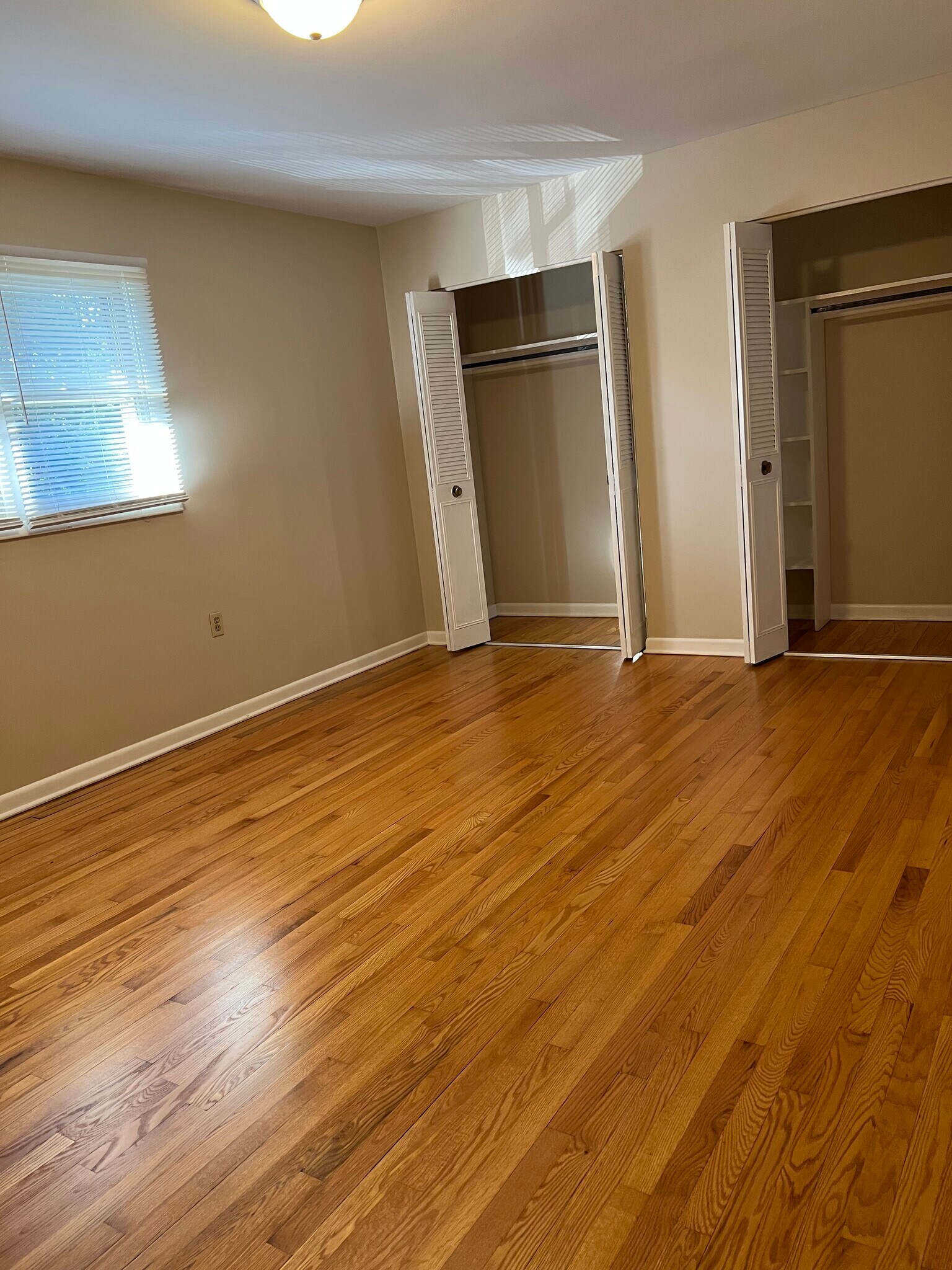 Building Photo - 729 Low St