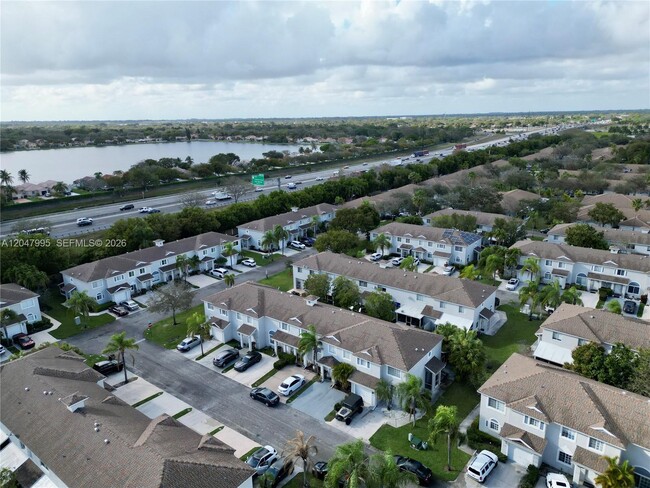 Building Photo - 1428 SW 47th Ave