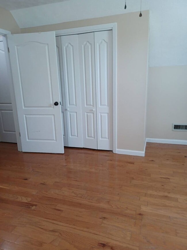 Building Photo - 3 Bedroom 2.5 Bathroom Home!