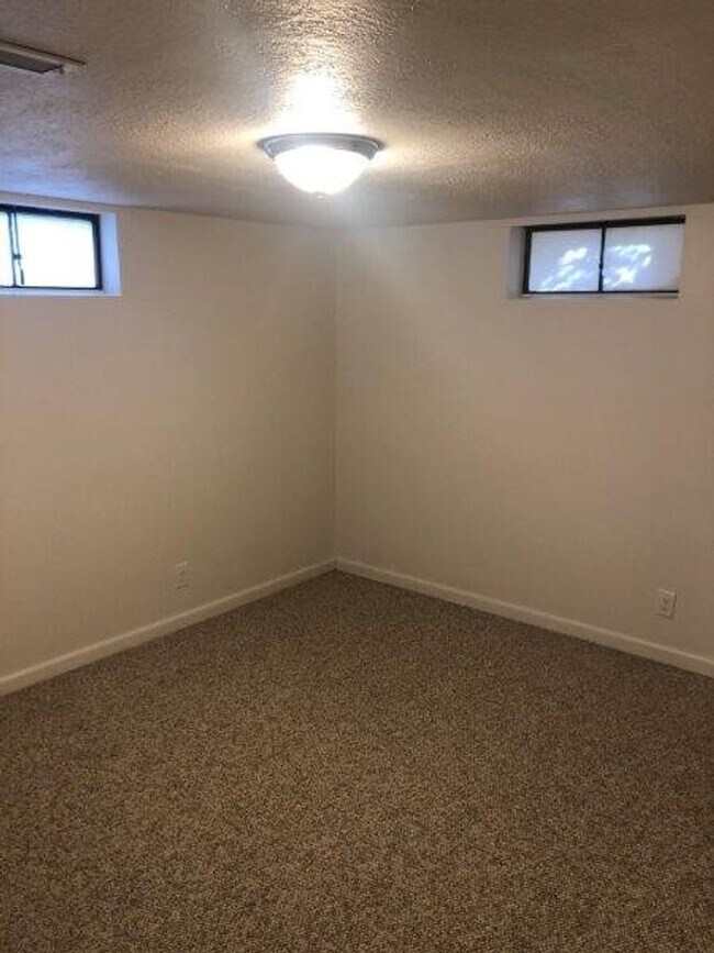 Building Photo - Beautiful Northside 3 Bedroom 2.5 Bath near the Indian Trail!