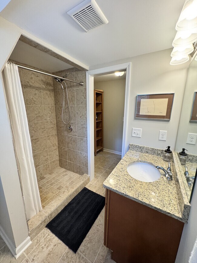 Building Photo - 2640 Varner Dr NE