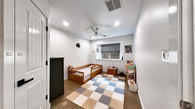Building Photo - 2708 Kingsland Way