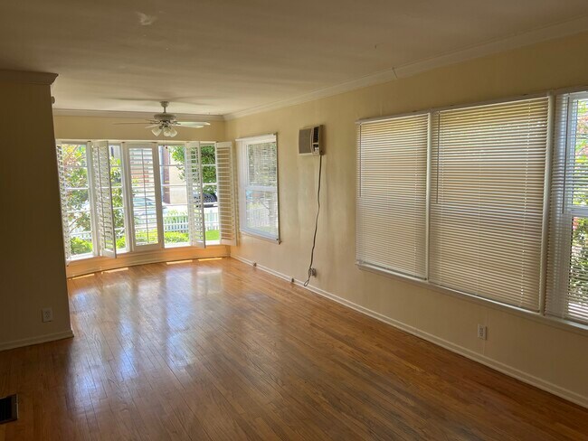 living and dining - 11153 Acama St
