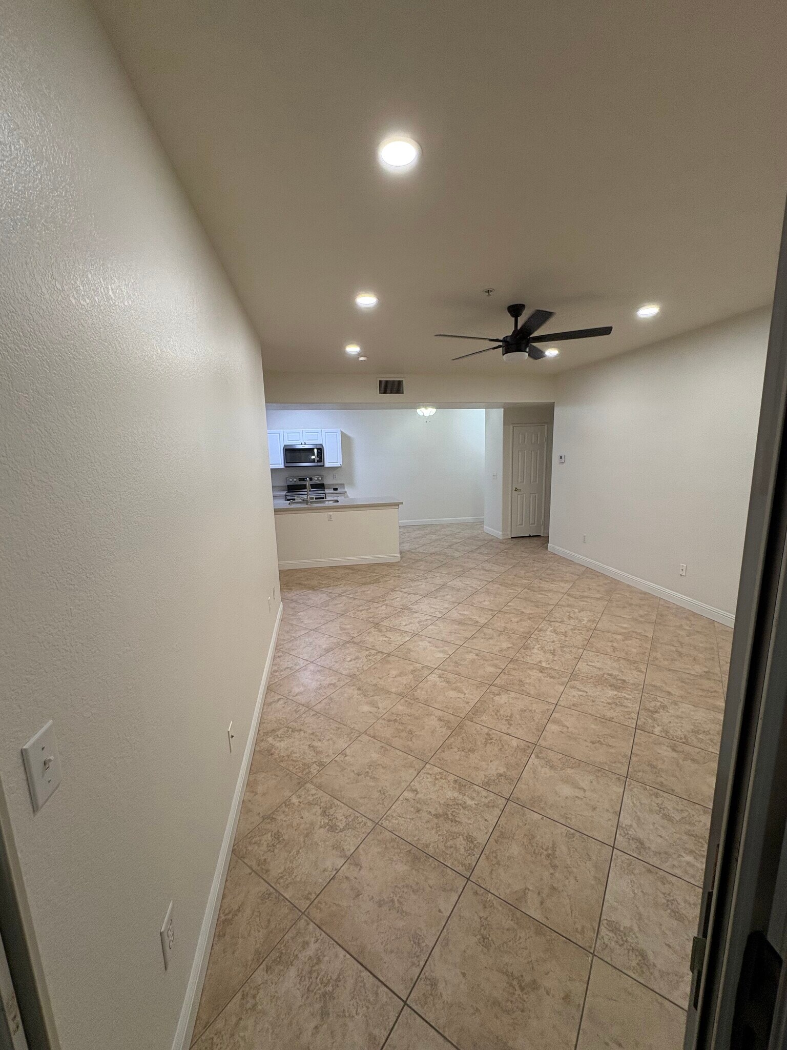 Building Photo - 24909 Madison Ave