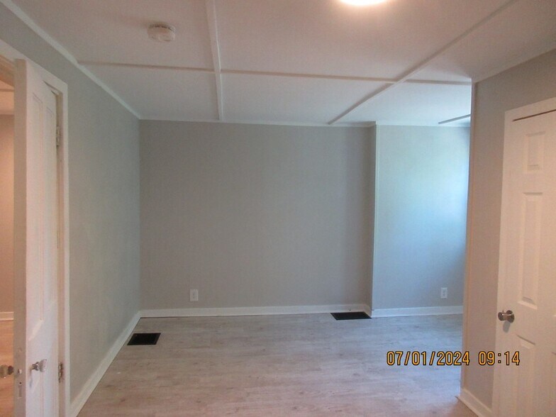 Building Photo - 202 W 3rd St