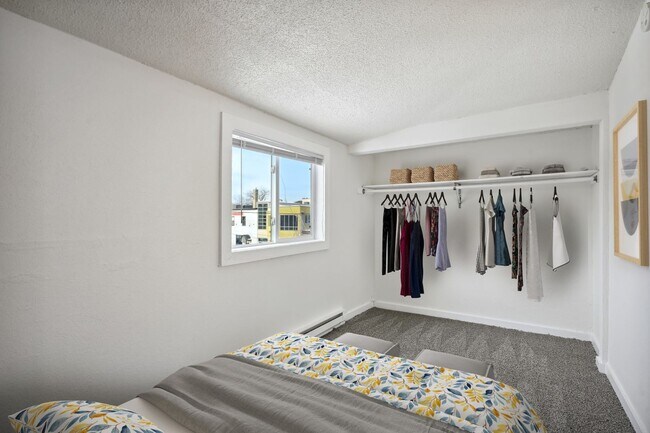 Building Photo - 2704 Garfield Ave