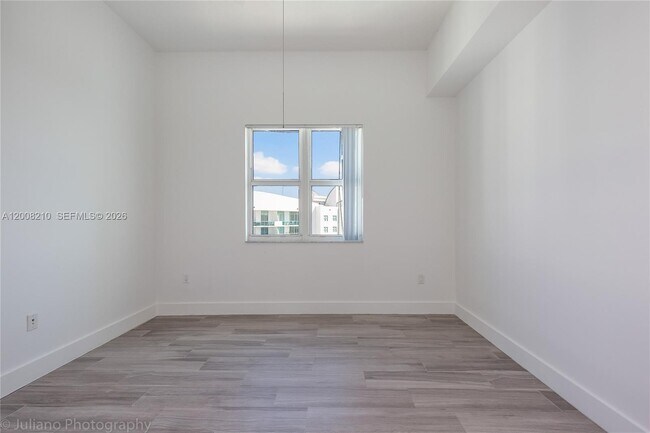 Building Photo - 7900 Harbor Island Dr