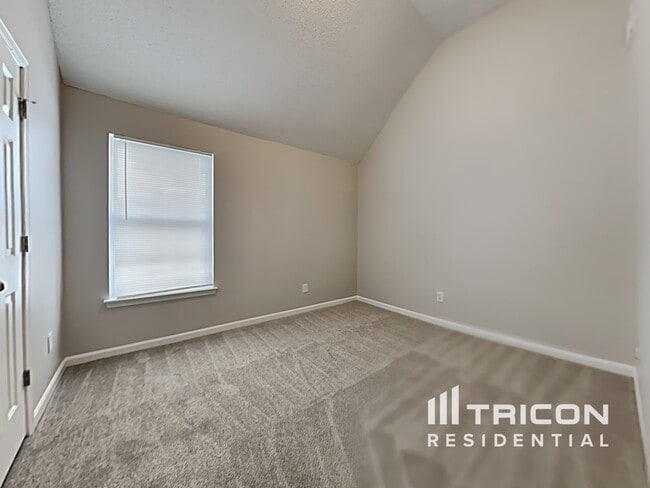 Building Photo - 724 Walton Dr