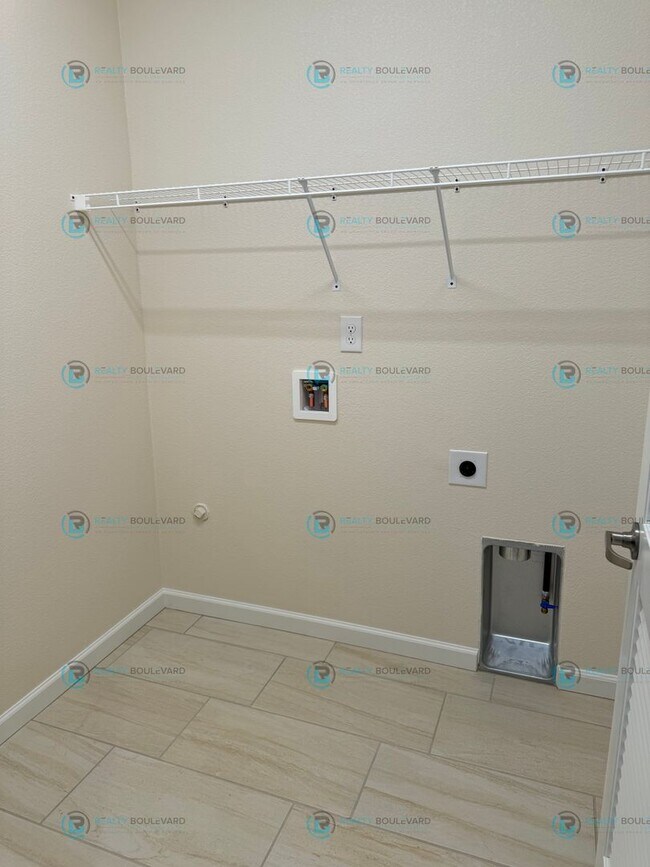Building Photo - 3-Bedroom 2.5 Bathroom 2 car garage Condo in Carson City