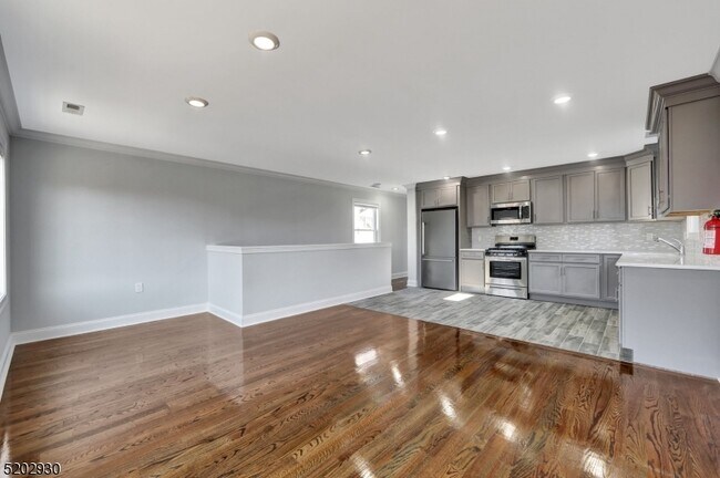 Building Photo - 126 N 15th St