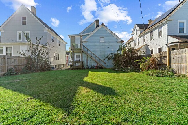 Building Photo - Charming 3 beds 1 bath Apartment in Cleveland!