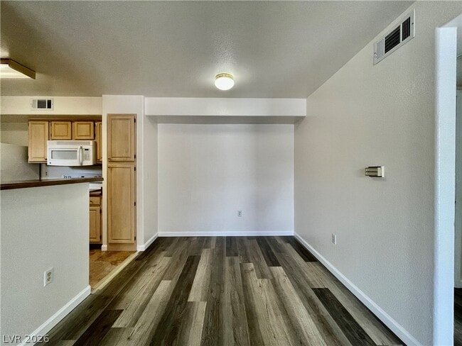 Building Photo - 555 E Silverado Ranch Blvd