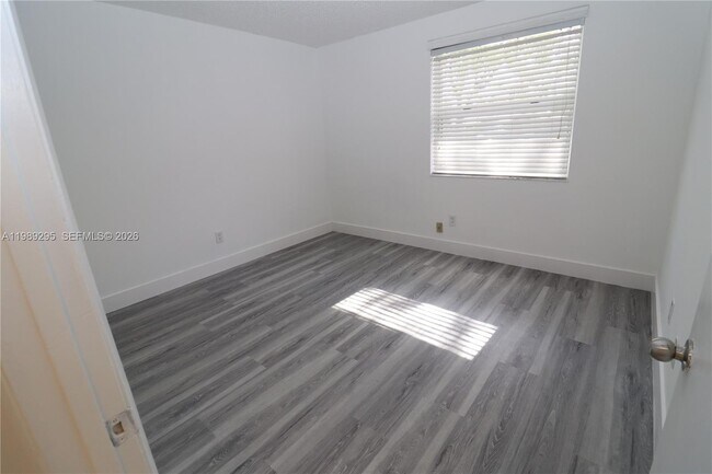 Building Photo - 16531 NE 35th Ave