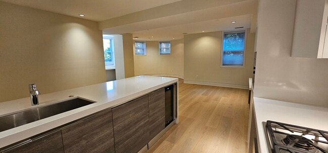 Building Photo - Luxurious 2 Bed 2 Bath Garden Level Condo In Desired Old City II - Dupont Circle