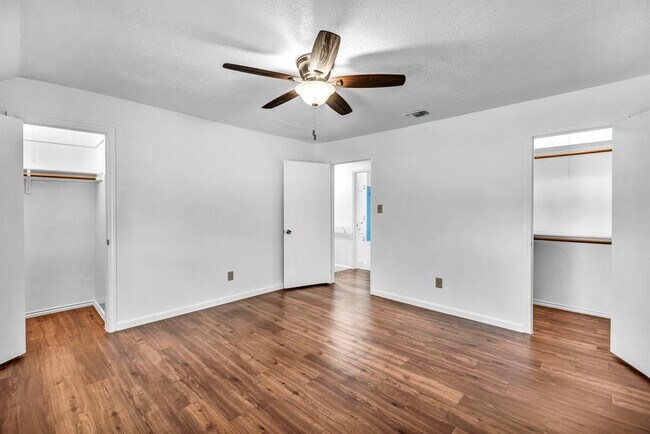 Building Photo - 4010 Cima Serena Dr