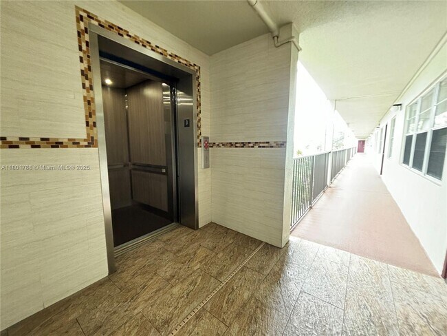 Building Photo - 800 SW 131st Ave