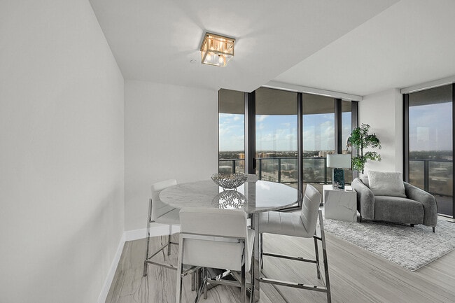 Building Photo - 730 N Ocean Blvd