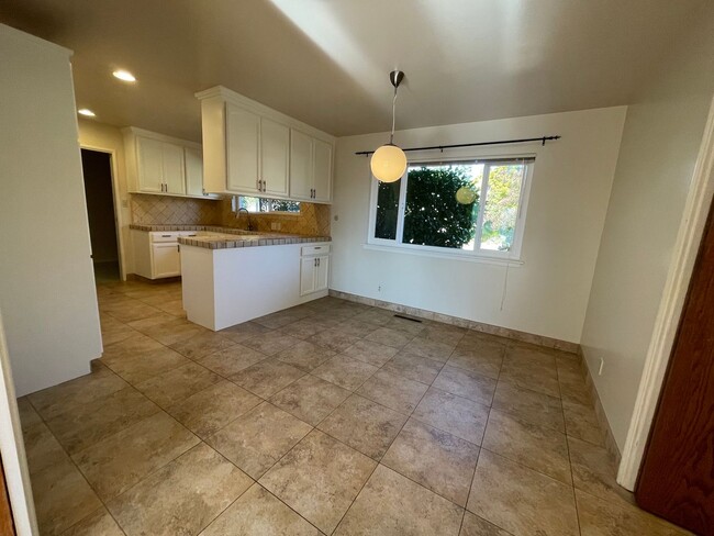 Building Photo - Lovely Santa Rosa 3 bedroom 3 bathroom Hom...