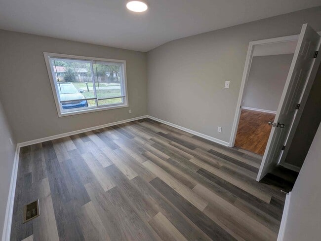 Building Photo - 310 Sunset St SW