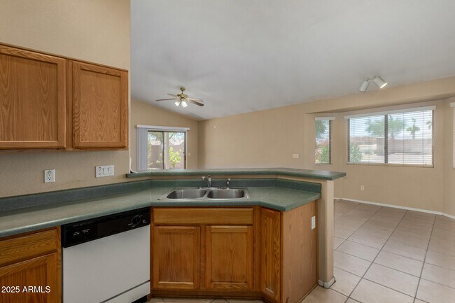 Building Photo - 13861 W Elm St