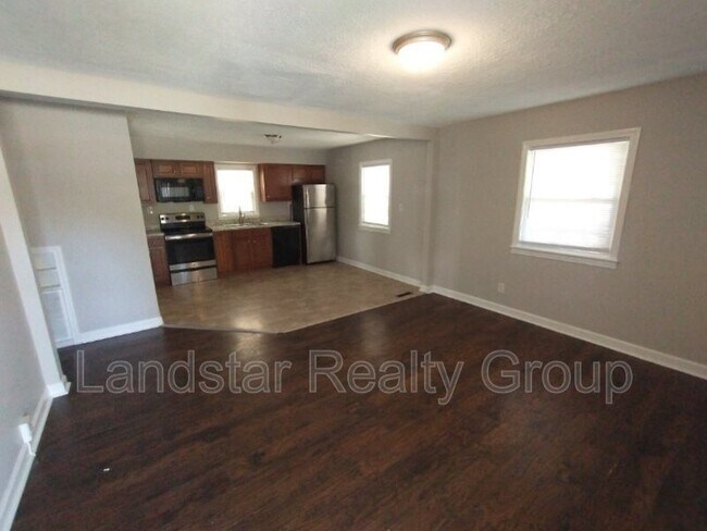 Building Photo - 5612 Walnut Way