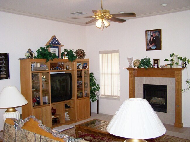 Building Photo - Beautiful 4 Bdrm/2.25 Bath Home With Split Bdrms.